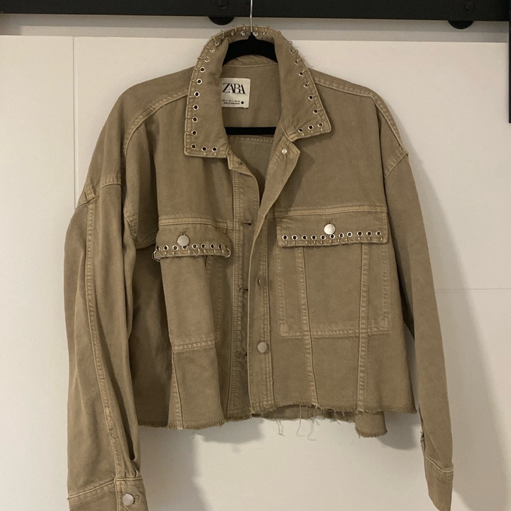 ⚫️ Zara ⚫️ frayed edge crop Jean jacket - size medium
